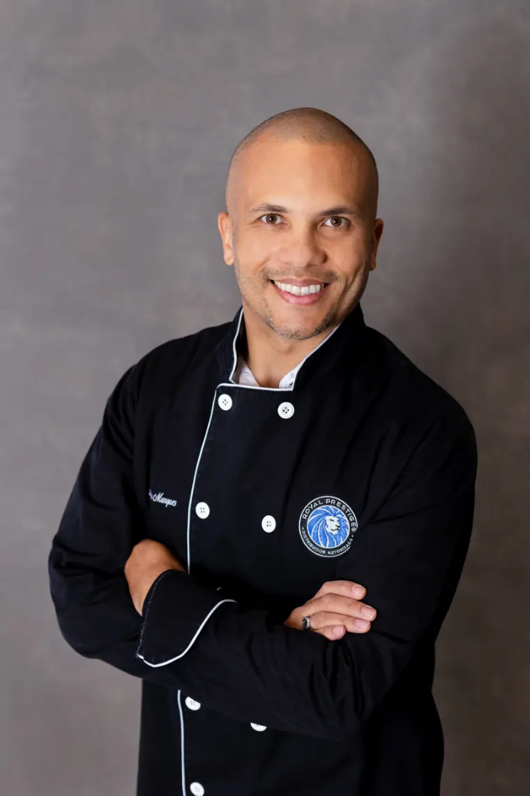Danilo Marques cozinhando com Royal Prestige®